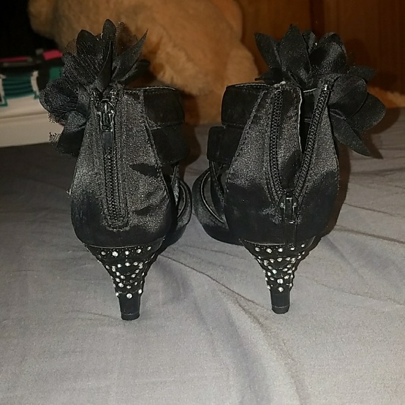 Heels - Picture 3 of 4